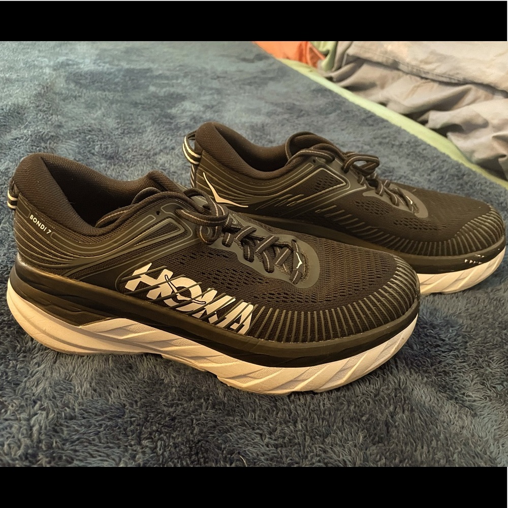 Black and White Bondi 7 Hoka Women’s 7.5